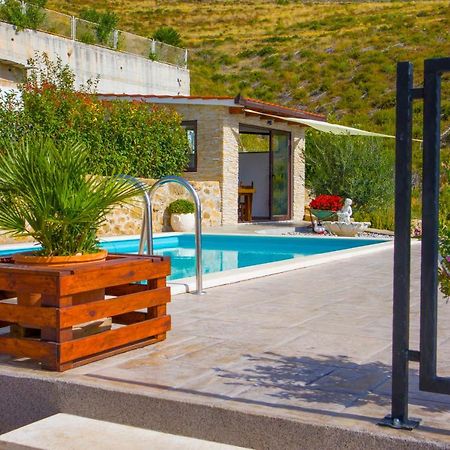 Hill Apartment With Private Pool Kučine Eksteriør bilde